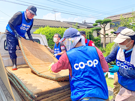 畳をトラックへ