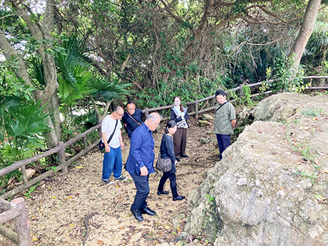 激戦地嘉数高台の塹壕（バンカー）